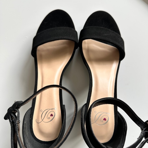 Black strappy heels - Picture 3 of 4